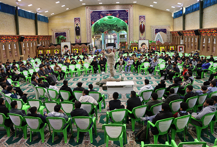 معرفی سیره شهدابه دانش آموزان به گروه چهارم پسران 