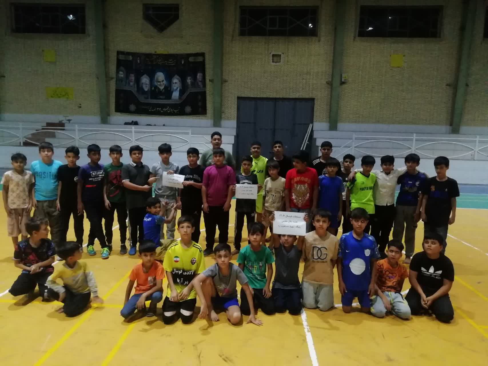 مسابقات فوتسال به مناسبت هفته دفاع مقدس در پایگاه مقاومت شهید آیت الله دستغیب ( ره )