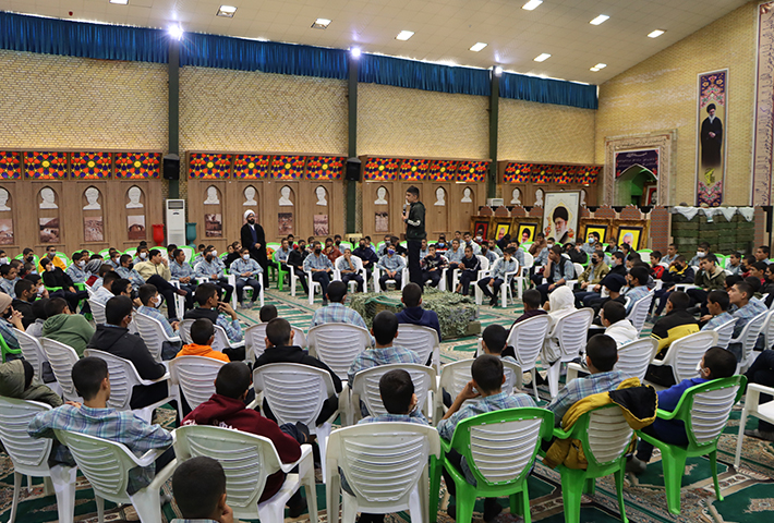 معرفی سیره شهدا به دانش آموزان 