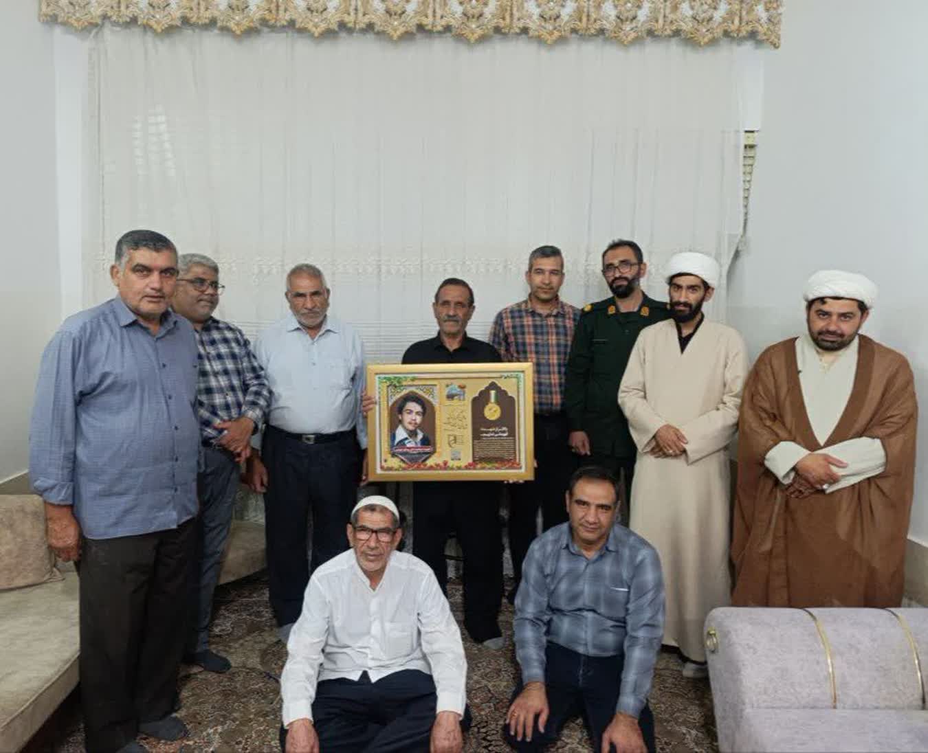 دیدار و تجلیل از خانواده شهید نخل پیما 