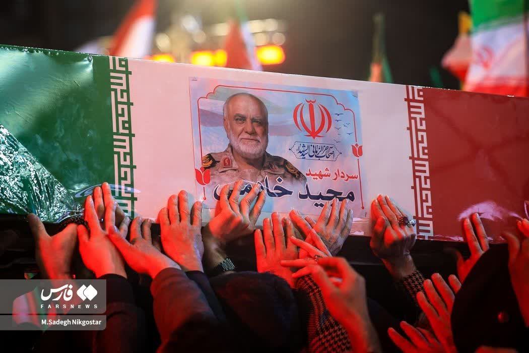 وداع باشکوه تهرانی‌ها با پیکر مطهر سردارشهید مجید خادمی