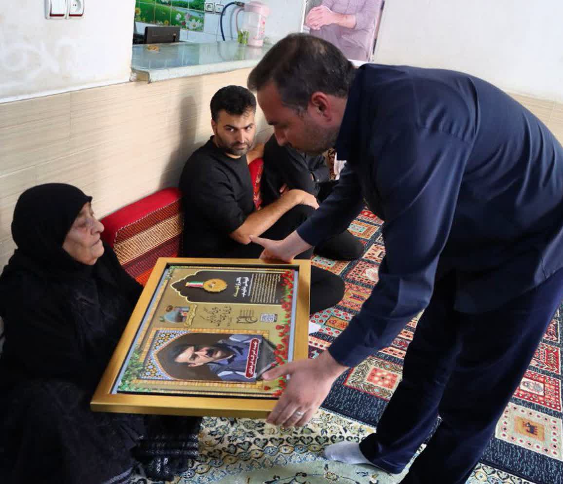 دیدار با خانواده شهید امراله فرهادی