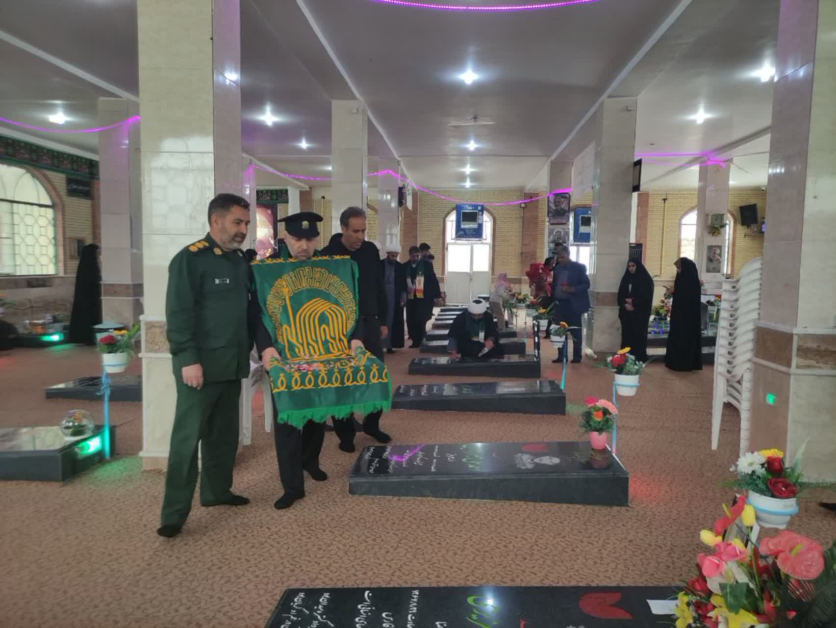 مراسم غبار روبی و عطر افشانی گلزار شهدای شهر قادرآباد
